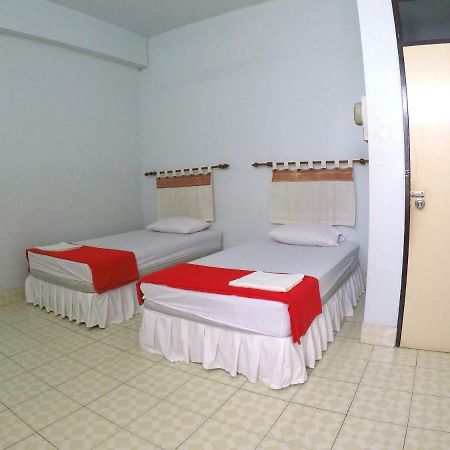 Fame Guesthouse Chumphon Esterno foto