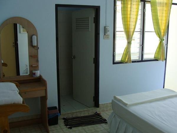 Fame Guesthouse Chumphon Esterno foto