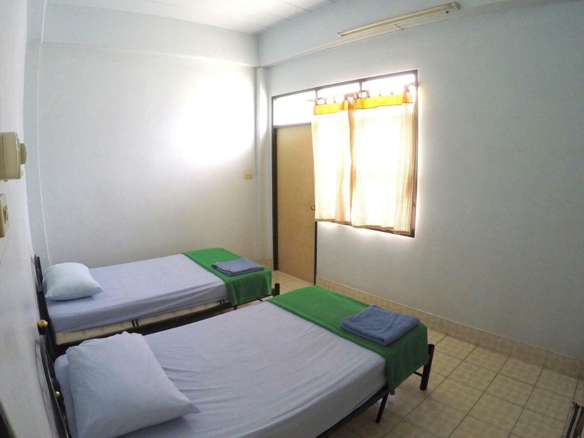 Fame Guesthouse Chumphon Esterno foto